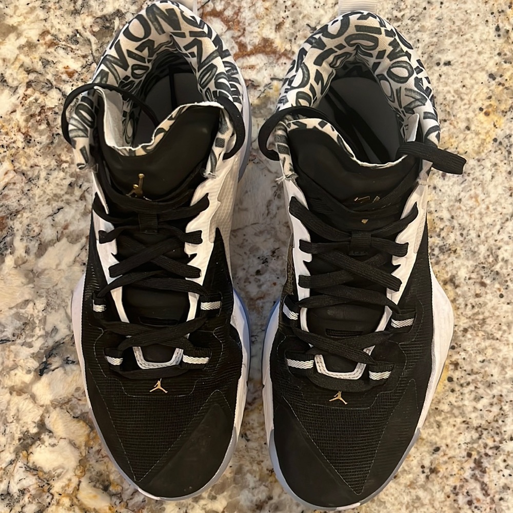 Nike Men’s Basketball shoe size 8.5 Zion